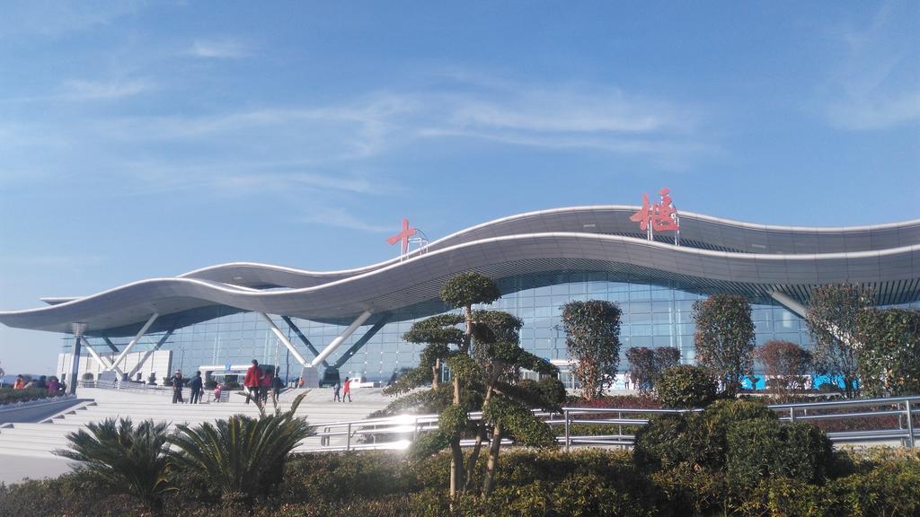 Wudangshan Yinjie Holiday Hotel Danjiangkou Ngoại thất bức ảnh