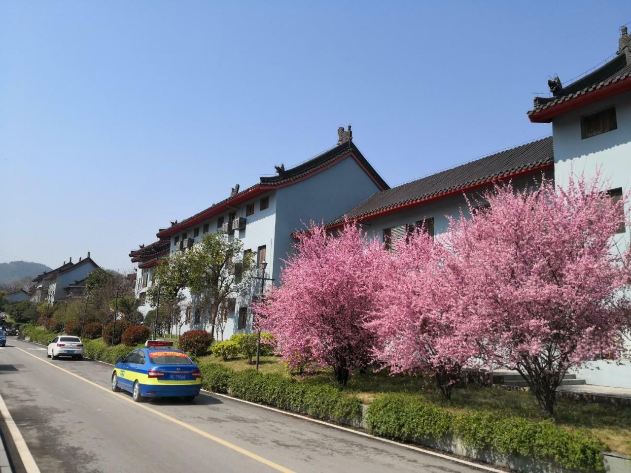 Wudangshan Yinjie Holiday Hotel Danjiangkou Ngoại thất bức ảnh